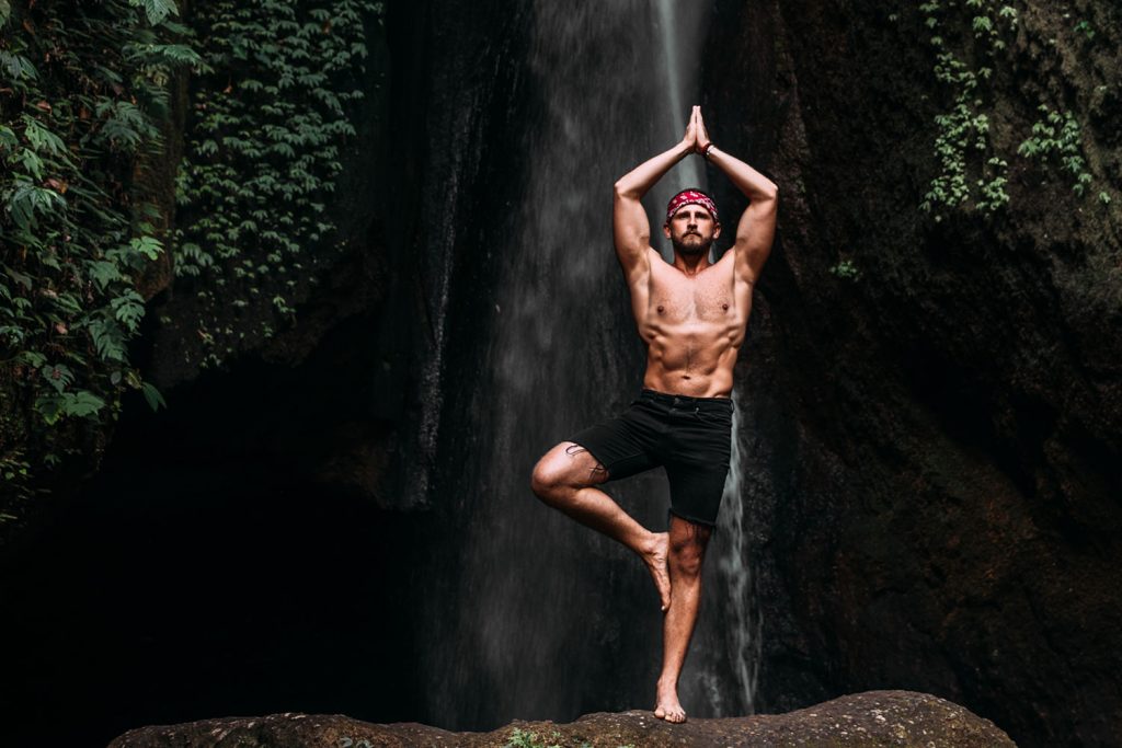 Yoga à la cascade de Tegenungan à Ubud